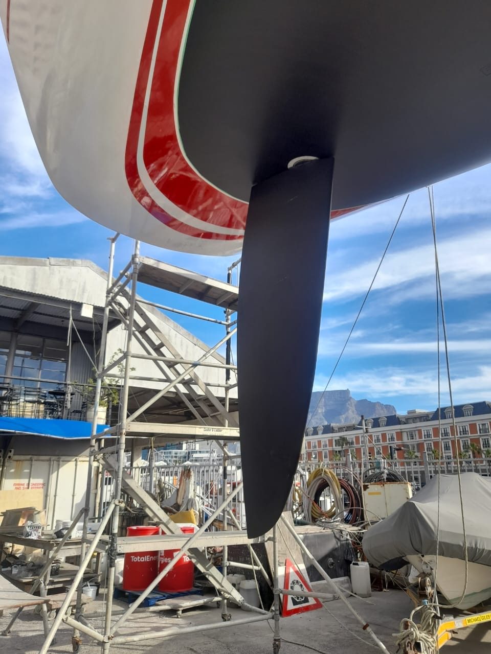 Keel with Table Mountain behind